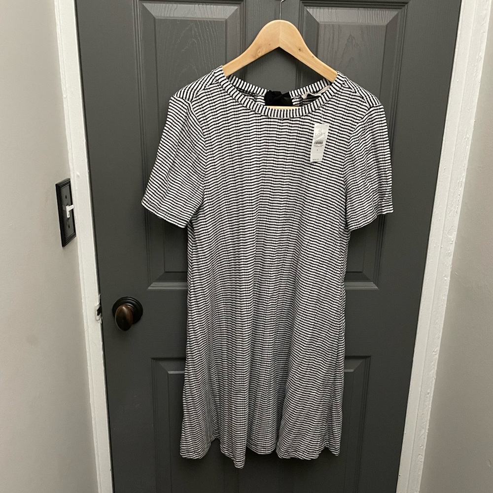 NWT Loft casual black/white dress - size Small (loose tshirt flow)